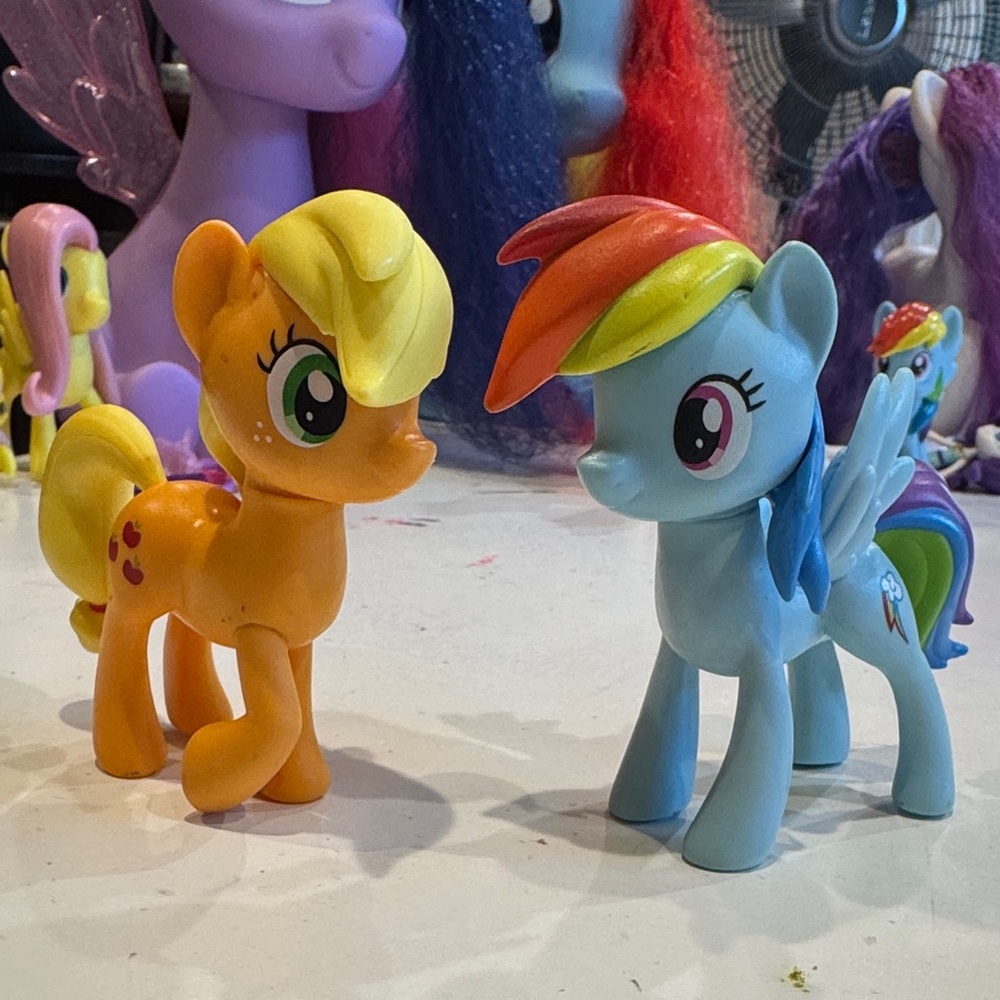 2 PC My Little Pony Rainbow Dash & Applejack Figurines